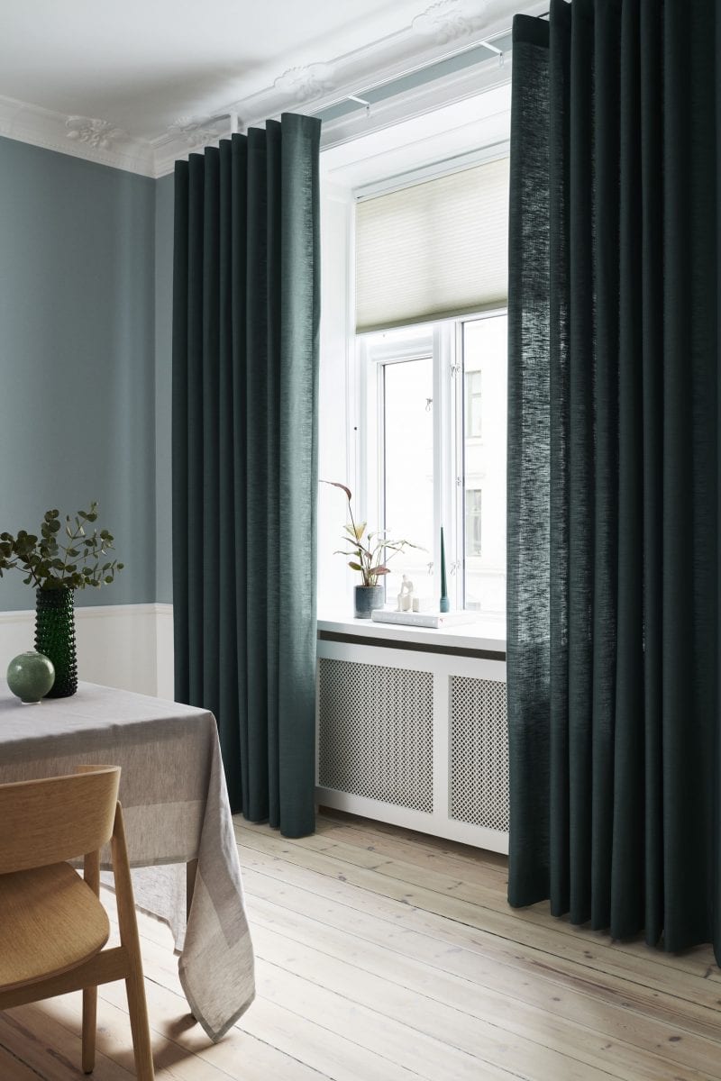 Wavegardin / loungegardin monterat i takskena - Luxaflex - Ode
