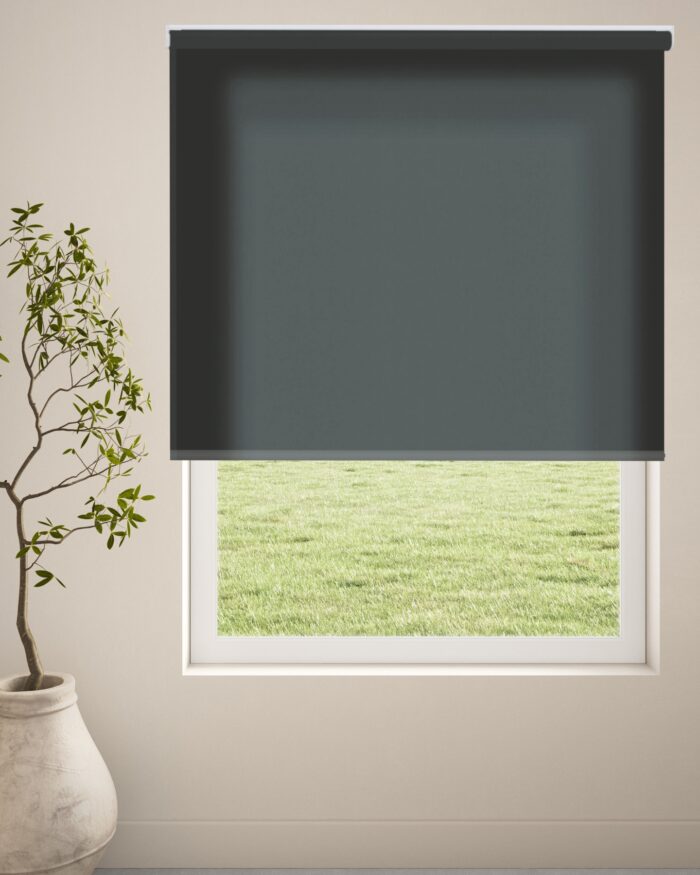 Måttbeställd rullgardin svart - Elements från luxaflex