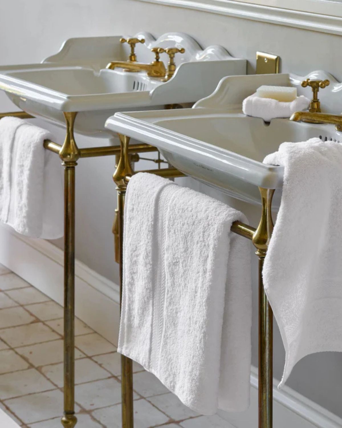 Handduk i 100% egyptisk bomull - Renaissance - vita frottéhanddukar - premium