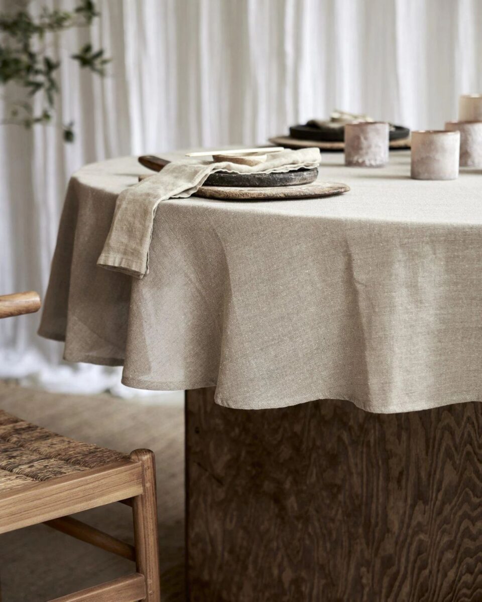 Beige duk - rund - Ø190 cm - Boel & Jan - dukning