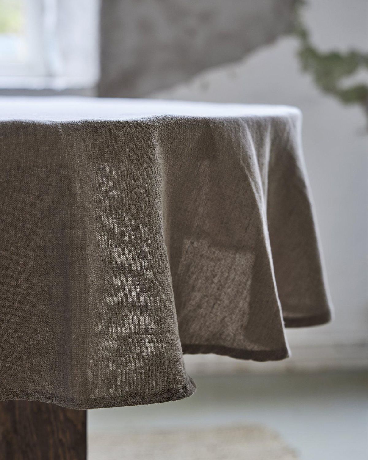 Beige duk - rund - Ø190 cm - Boel & Jan - närbild