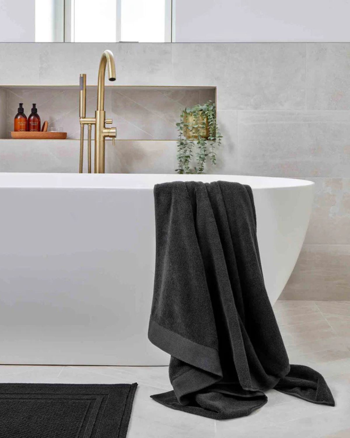 Handduk i 100% turkisk bomull - Svart - Premium - Luxe från Christy Handduk i 100% turkisk bomull - Svart - Premium - Luxe från Christy