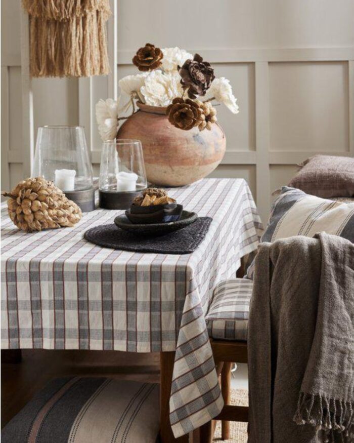 Rutig duk 150x250 cm - svart_offwhite - Quadro - Jakobsdals - vacker dukning