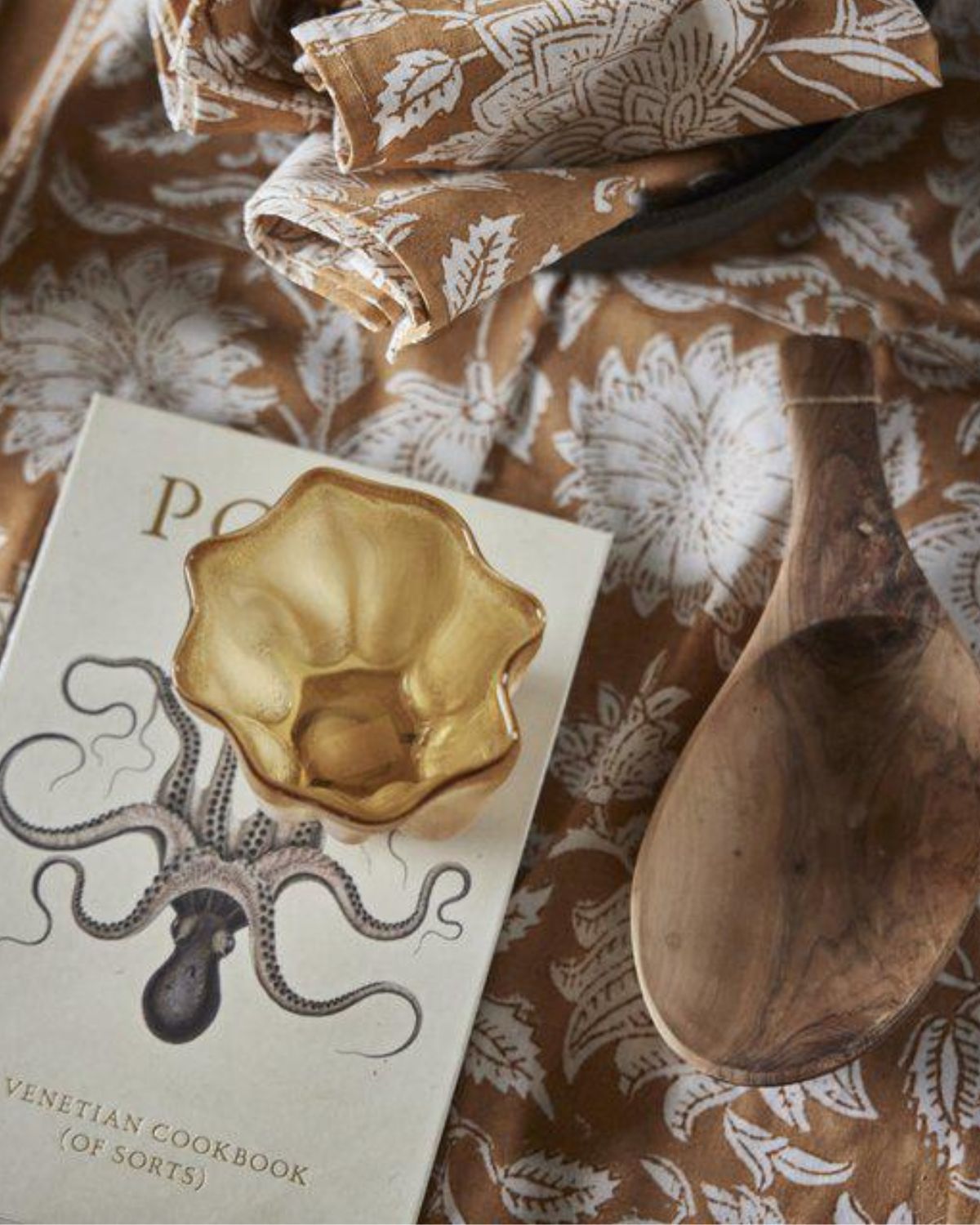 Bordsduk 140x250 cm - Kamel/vit - Yasmine från Boel & Jan - Detaljbild Bordsduk 140x250 cm - Kamel/vit - Yasmine från Boel & Jan - Detaljbild