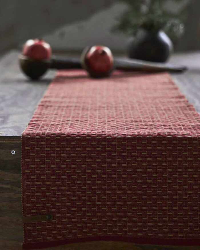 Röd bordslöpare 35x120 cm - Theun från Boel & Jan - Vacker löpare