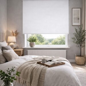 Måttbeställd rullgardin med tät väv från Gardinbutiken