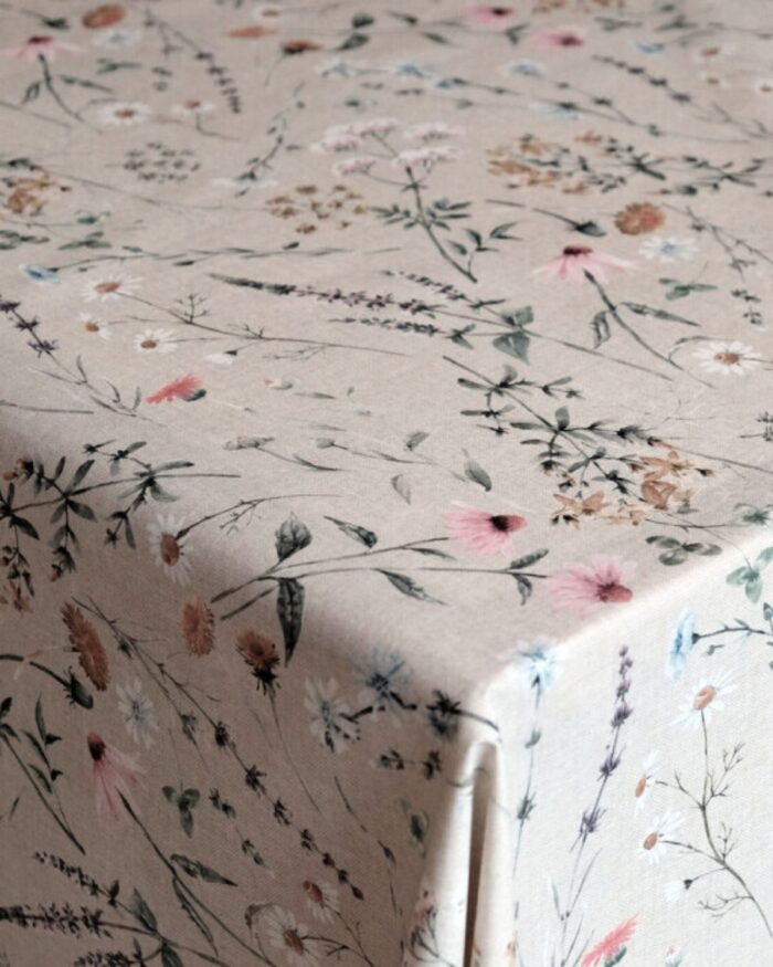 Blommig avtorkningsbar duk på metervara - Beige