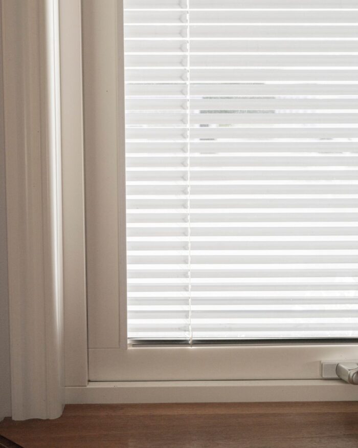 Persienn - Måttbeställd mellanglaspersienn från Markisol